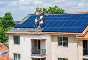 Quanto dá para economizar com energia solar residencial na prática?
